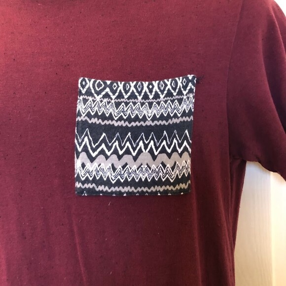 On The Byas Men's Medium Maroon Burgundy Knit Top T-Shirt Medium Casual Style - Picture 5 of 8